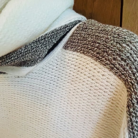 La Vie En Rose Colour Block White Grey Knitted Turtleneck Poncho One Size - Picture 11 of 14